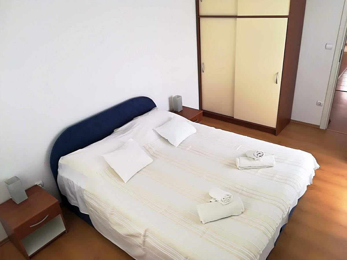Apartman Rosanda Premuda Bagian luar foto