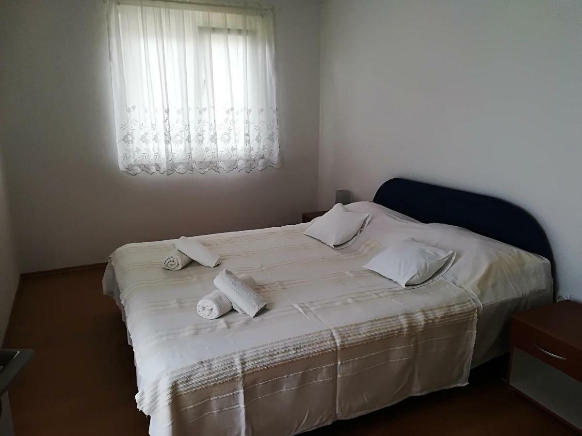 Apartman Rosanda Premuda Bagian luar foto